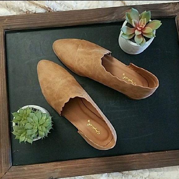 Shoes - ❣5🌟❣Camel Scalloped Tuxedo Ankle Boot❣